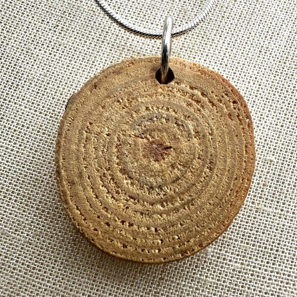 Mushroom wood slice pendant necklace - Picture 6 of 8